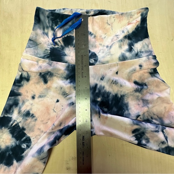 Onzie tie dye yoga leggings - Picture 7 of 9